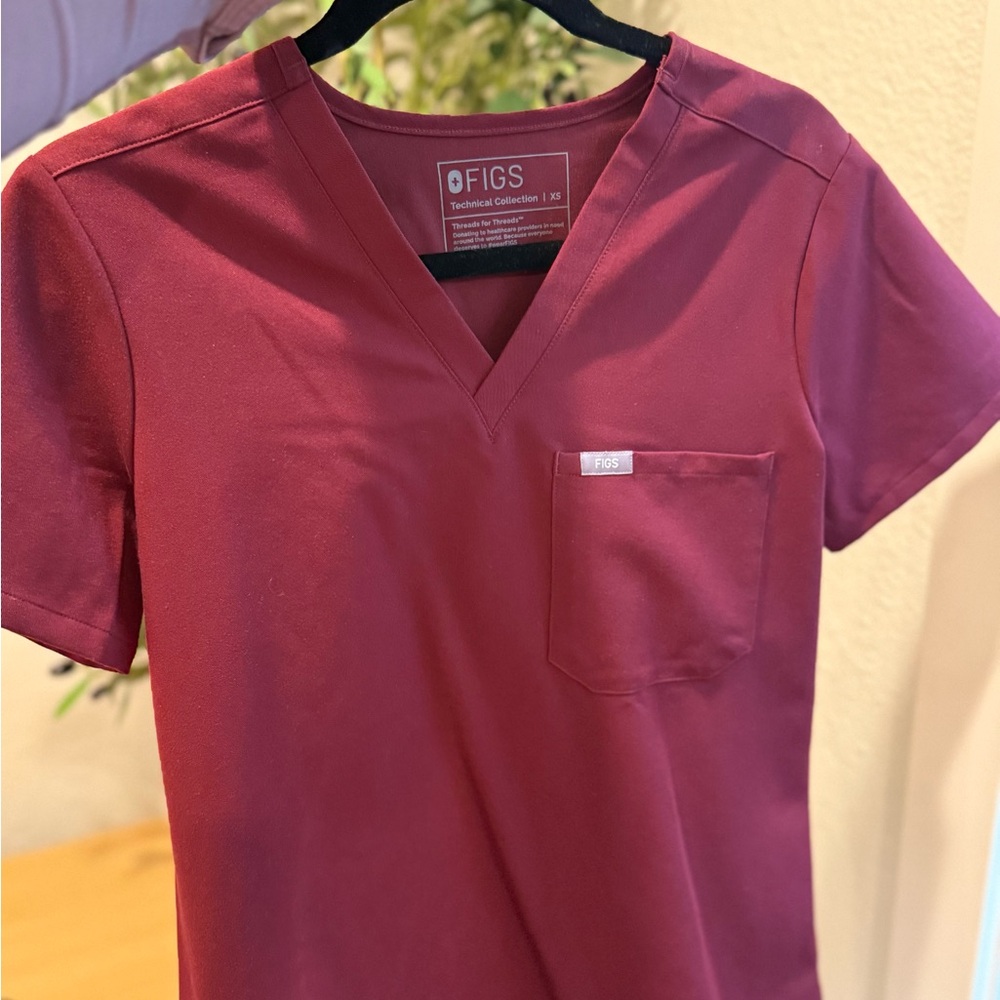 Catarina One-Pocket Scrub Top